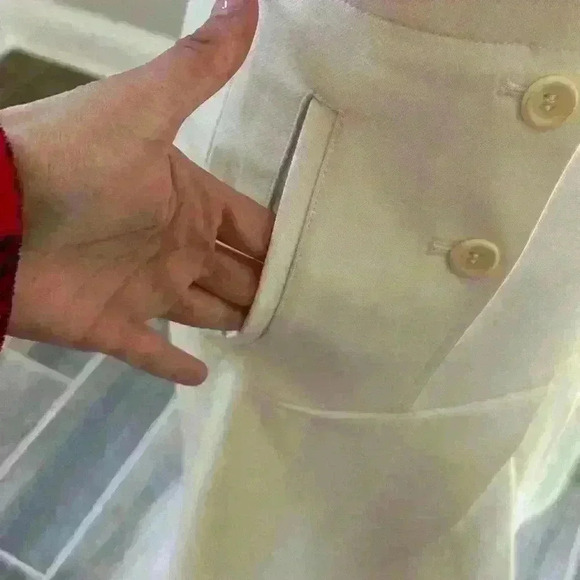 Tibi - White Buttoned Pleated Pencil Skirt w/ Asymmetrical Hem Sz 0 - Picture 11 of 14